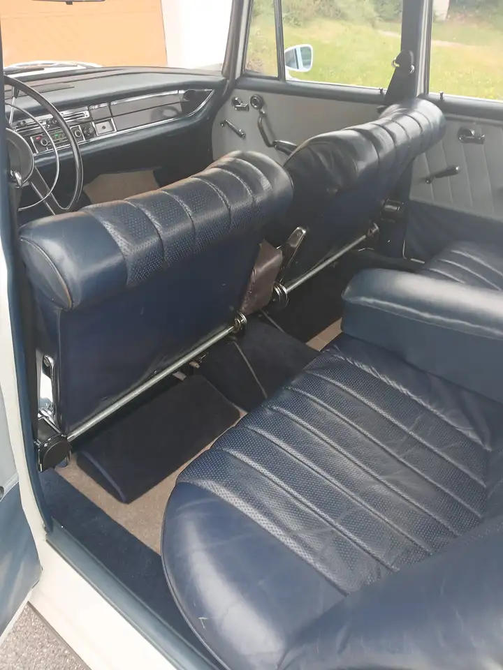 Mercedes-Benz 200 W 110 Heckflosse, foto 10