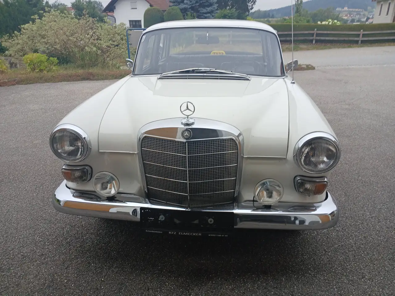Mercedes-Benz 200 W 110 Heckflosse, foto 2