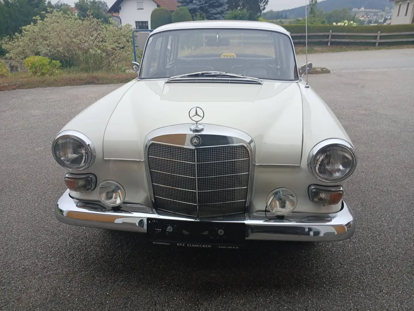 Mercedes-Benz 200 W 110 Heckflosse Weiß - 2