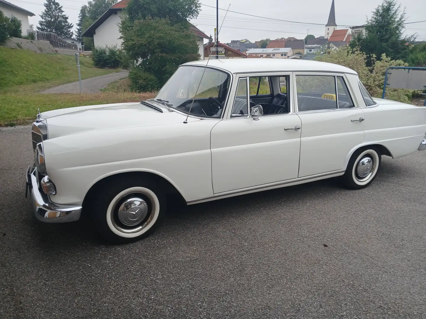 Mercedes-Benz 200 W 110 Heckflosse Weiß - 1