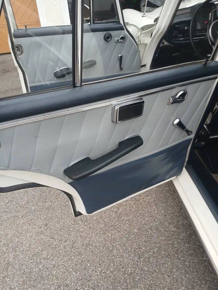 Mercedes-Benz 200 W 110 Heckflosse, foto 12