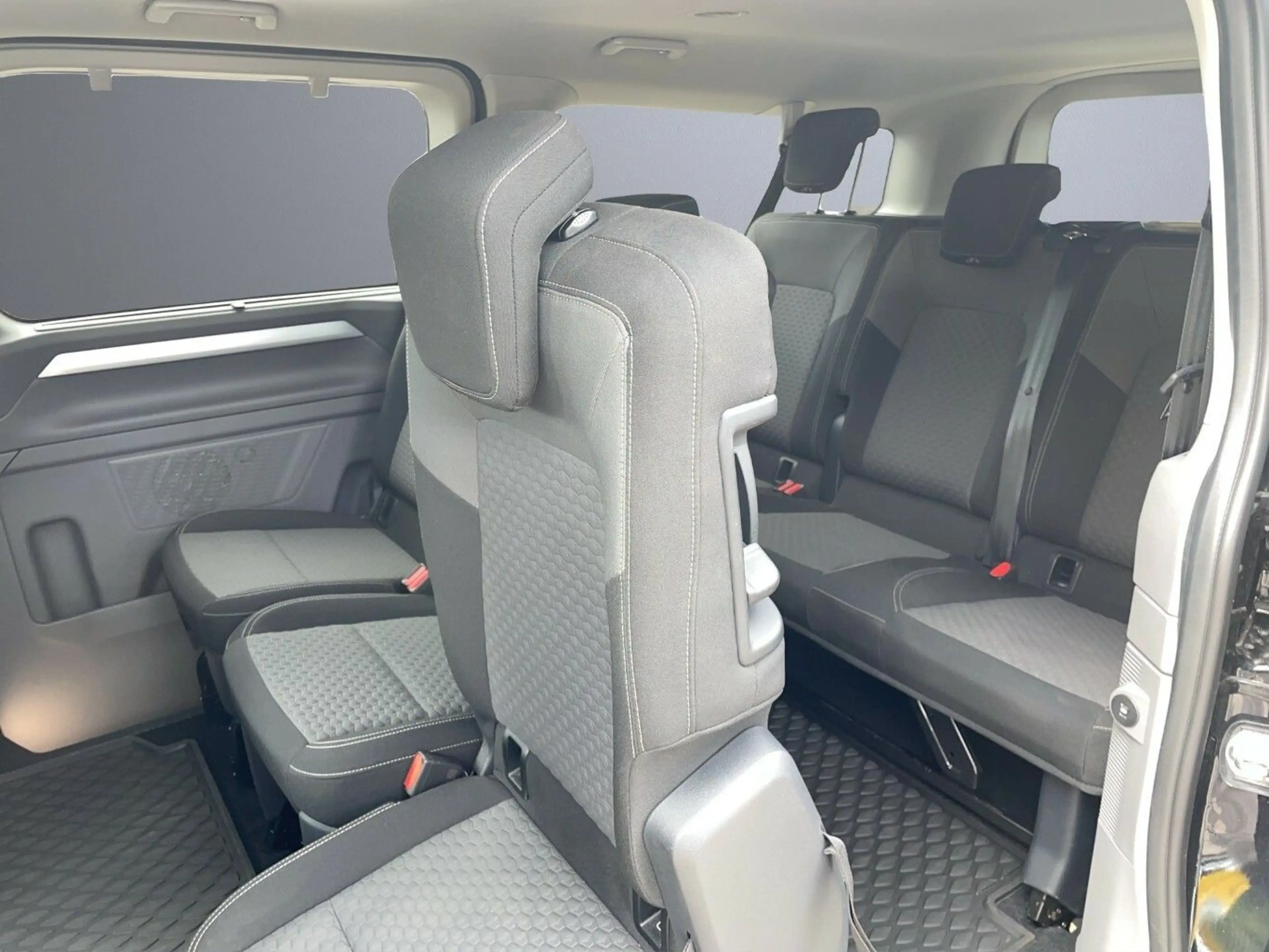 Volkswagen T7 Caravelle 2.0 TDI Life LR AHK LED 8 Sitzer — photo 9