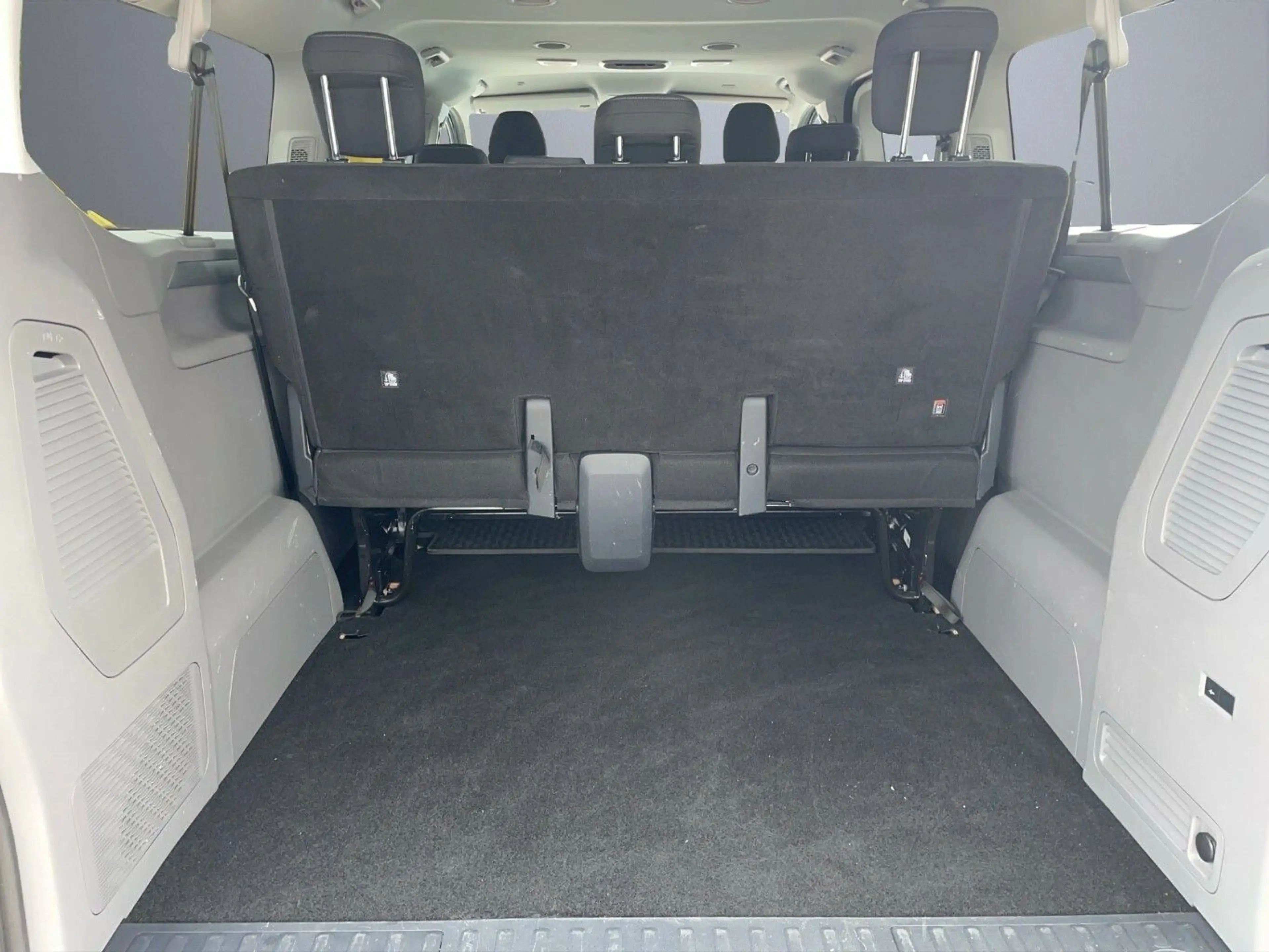 Volkswagen T7 Caravelle 2.0 TDI Life LR AHK LED 8 Sitzer — photo 14