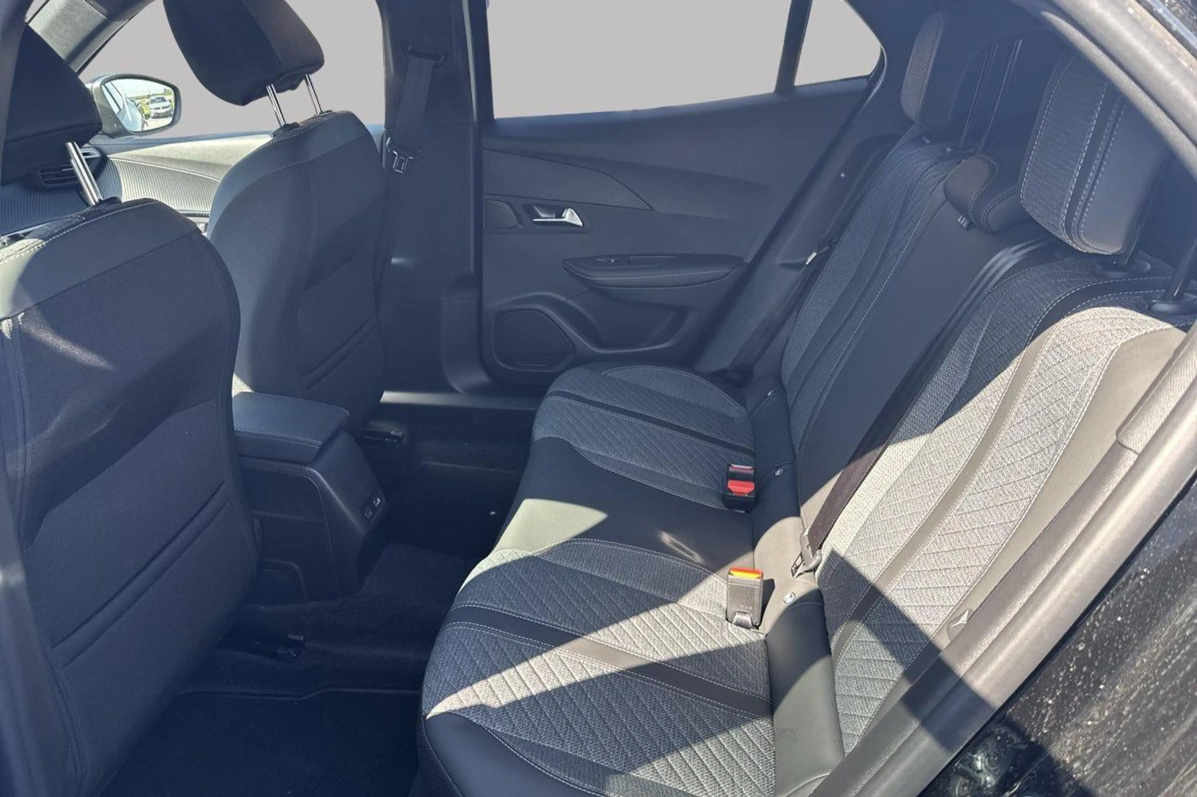 Peugeot 2008 Allure — photo 18