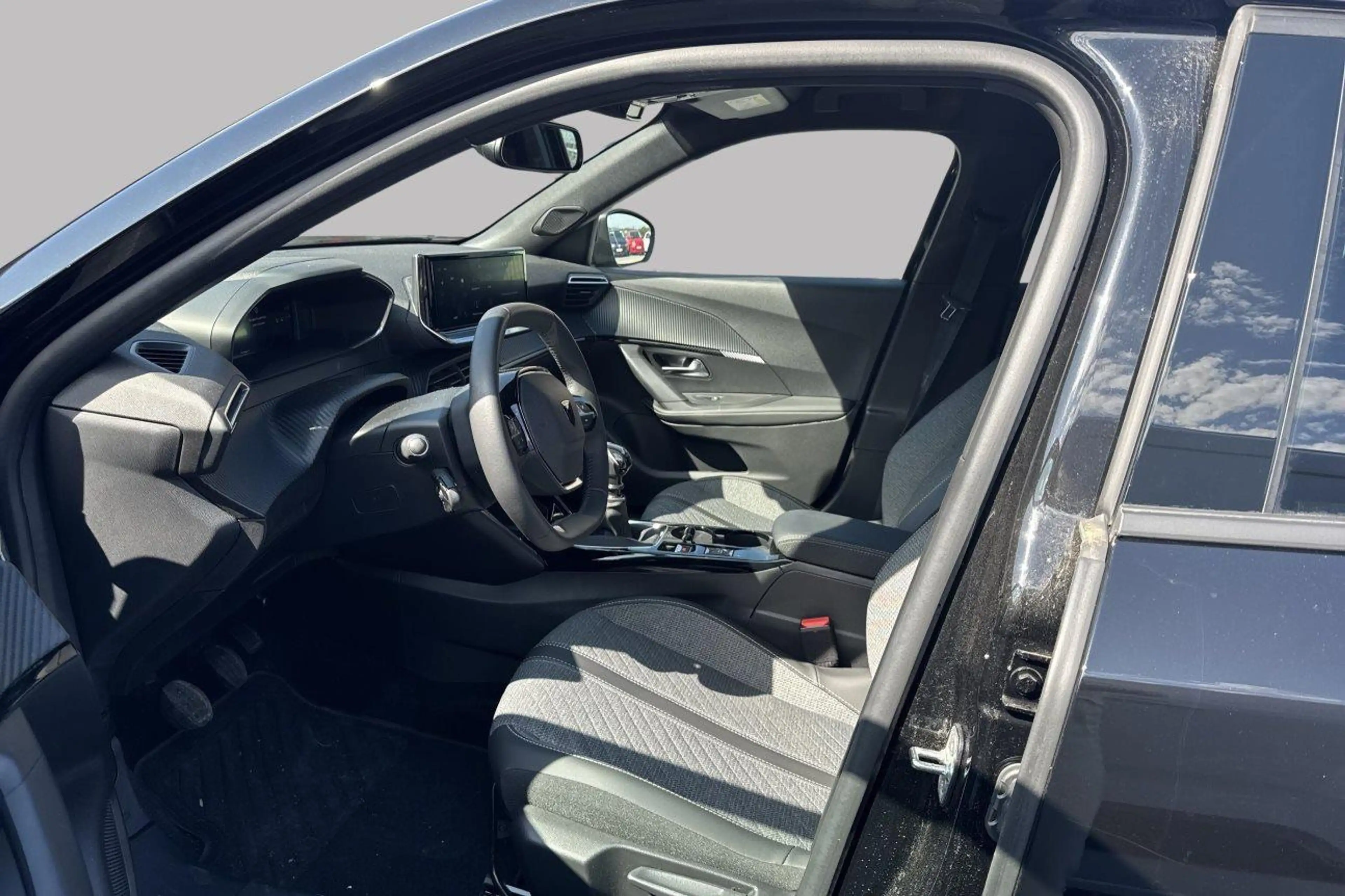 Peugeot 2008 Allure — photo 10