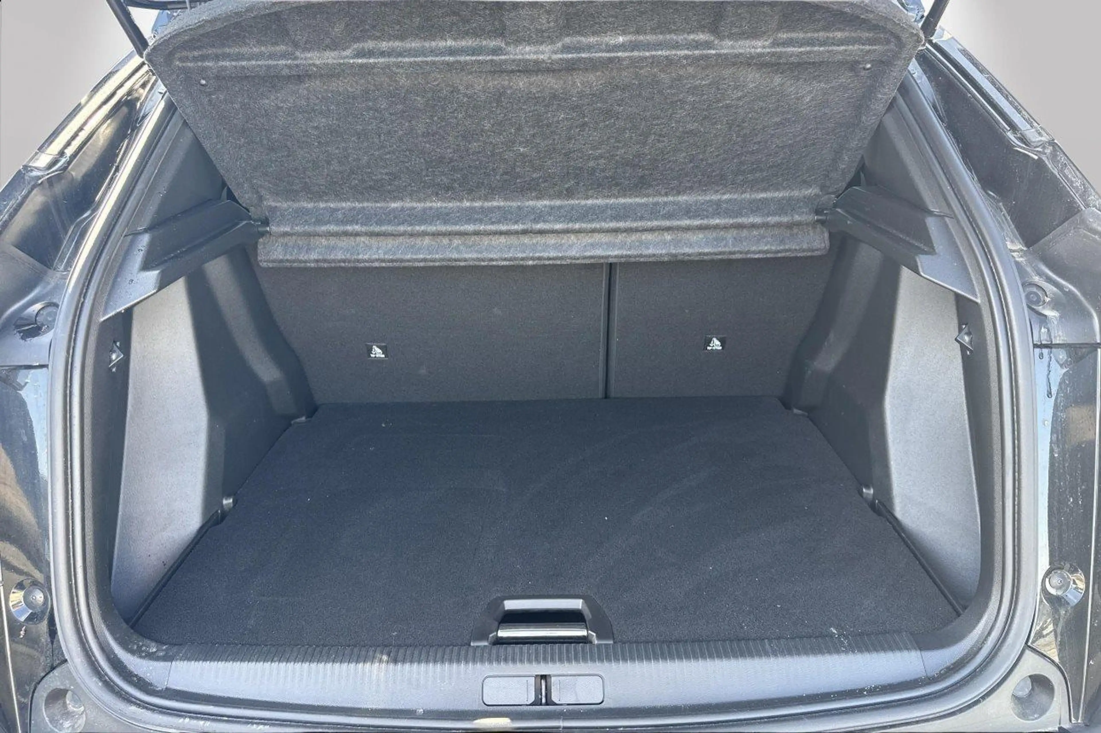 Peugeot 2008 Allure — photo 19