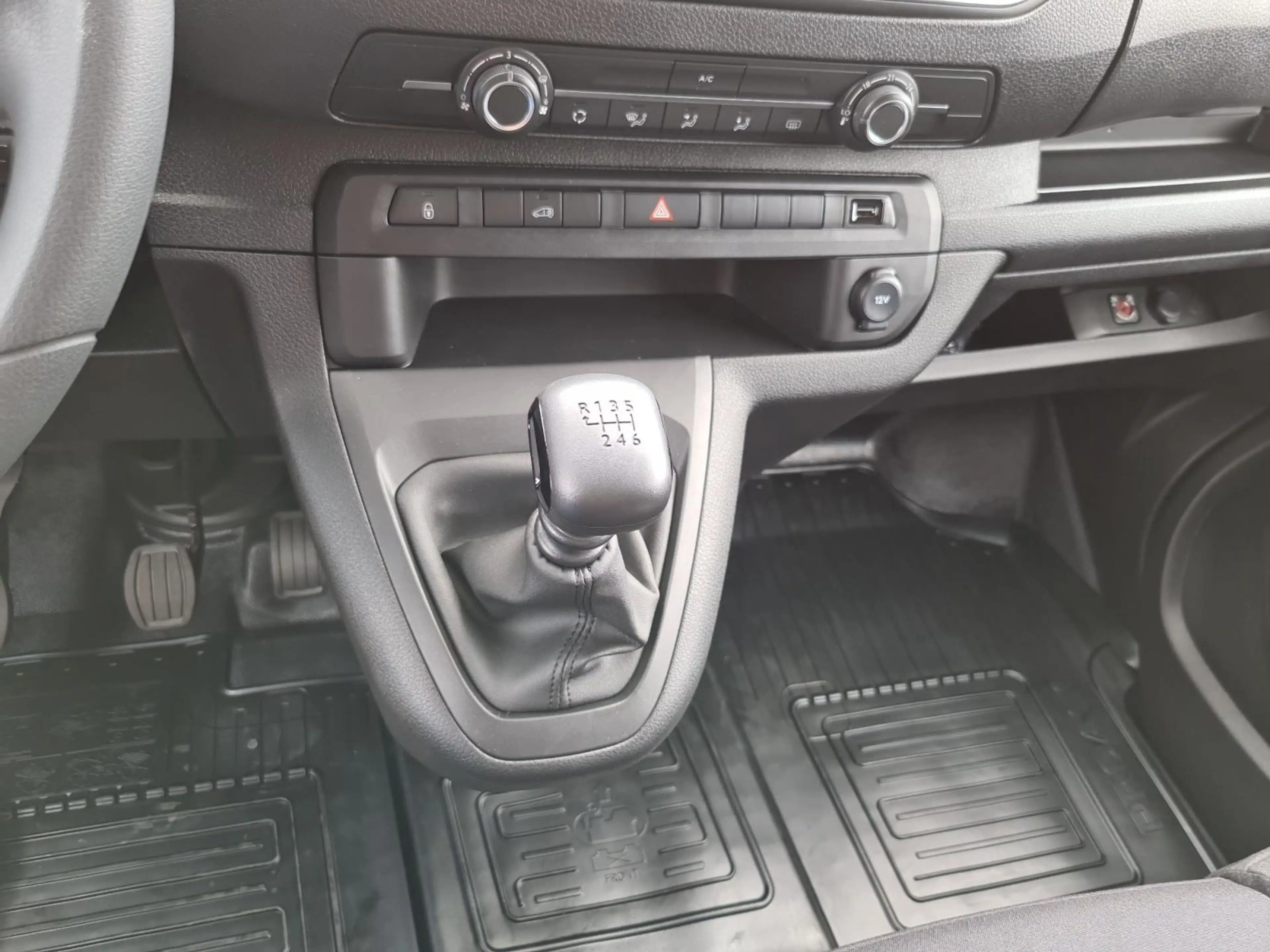 Toyota Proace 2.0 Meister L2 PDC+RFK+Laderboden+NAVI+AHK — photo 14