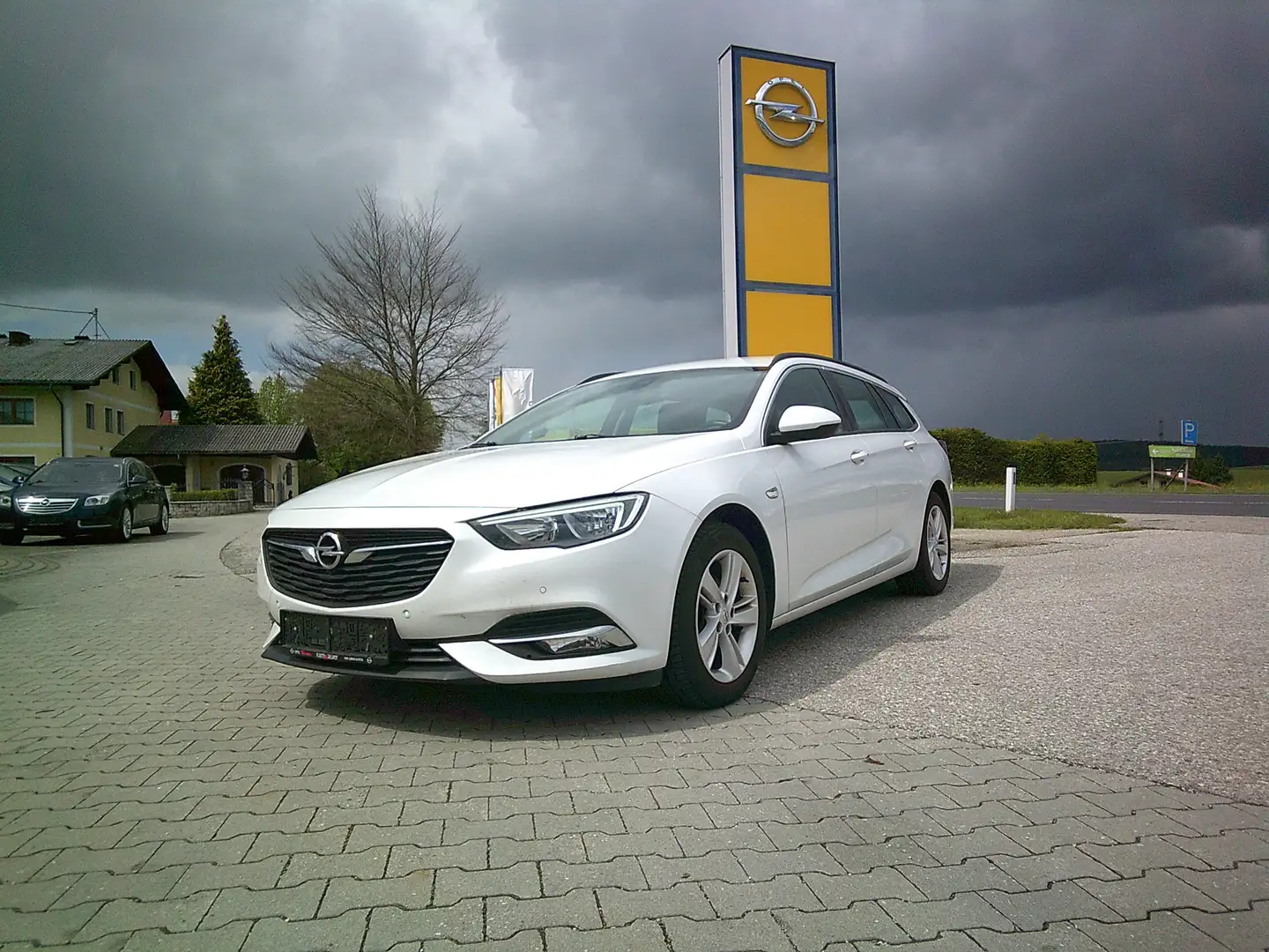 Opel Insignia ST 1,5 Turbo Ecotec Direct Inj. Edition St./St. Weiß - 2
