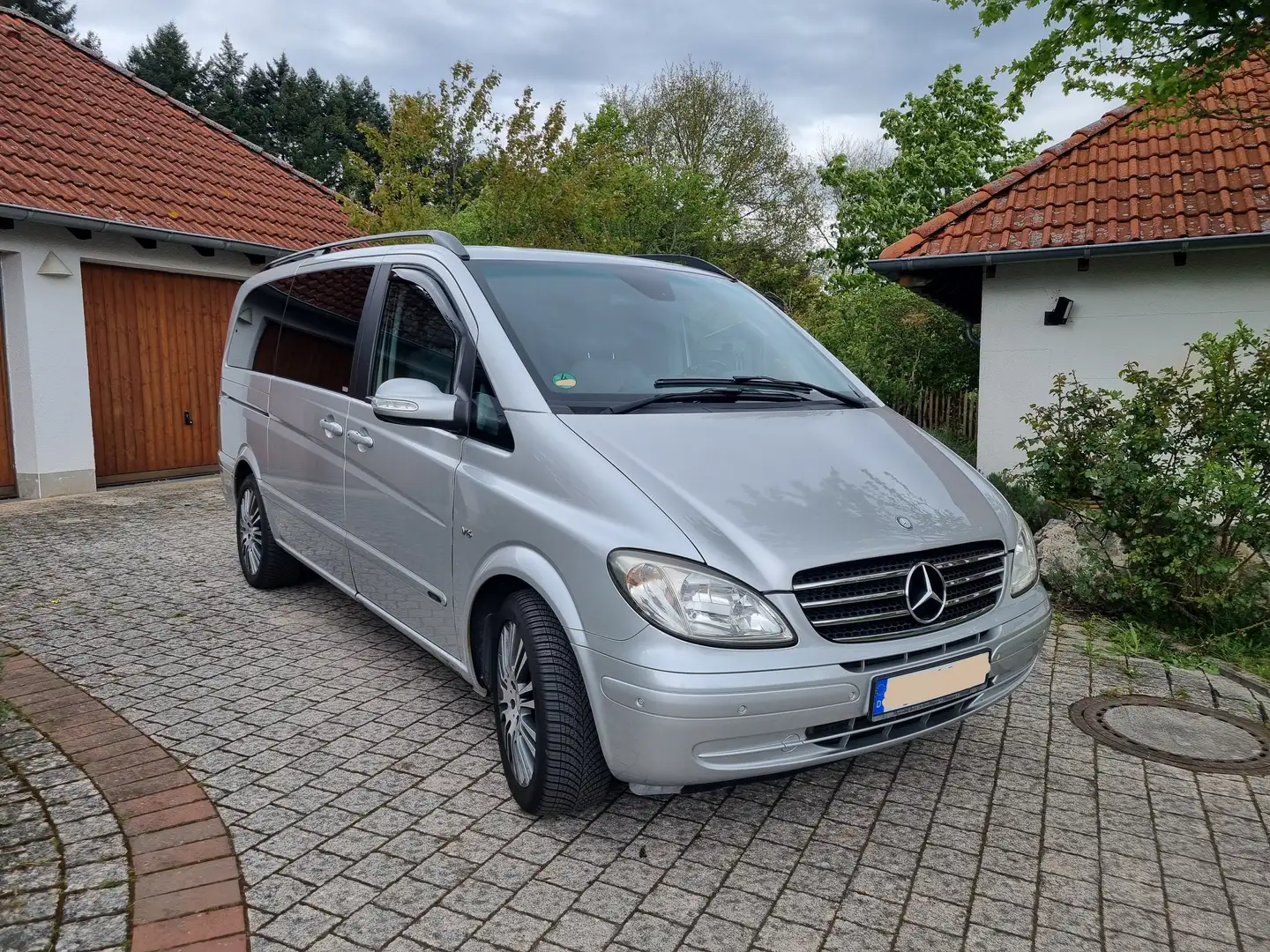 Mercedes-Benz Viano Viano 3.0 CDI lang Automatik Trend Activity DPF Silber - 1