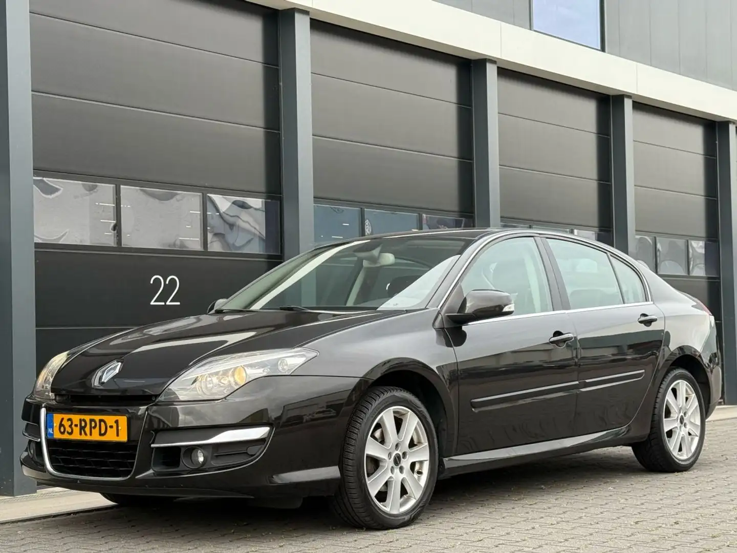 Renault Laguna 1.5 dCi Navi Clima PDC Zwart - 1