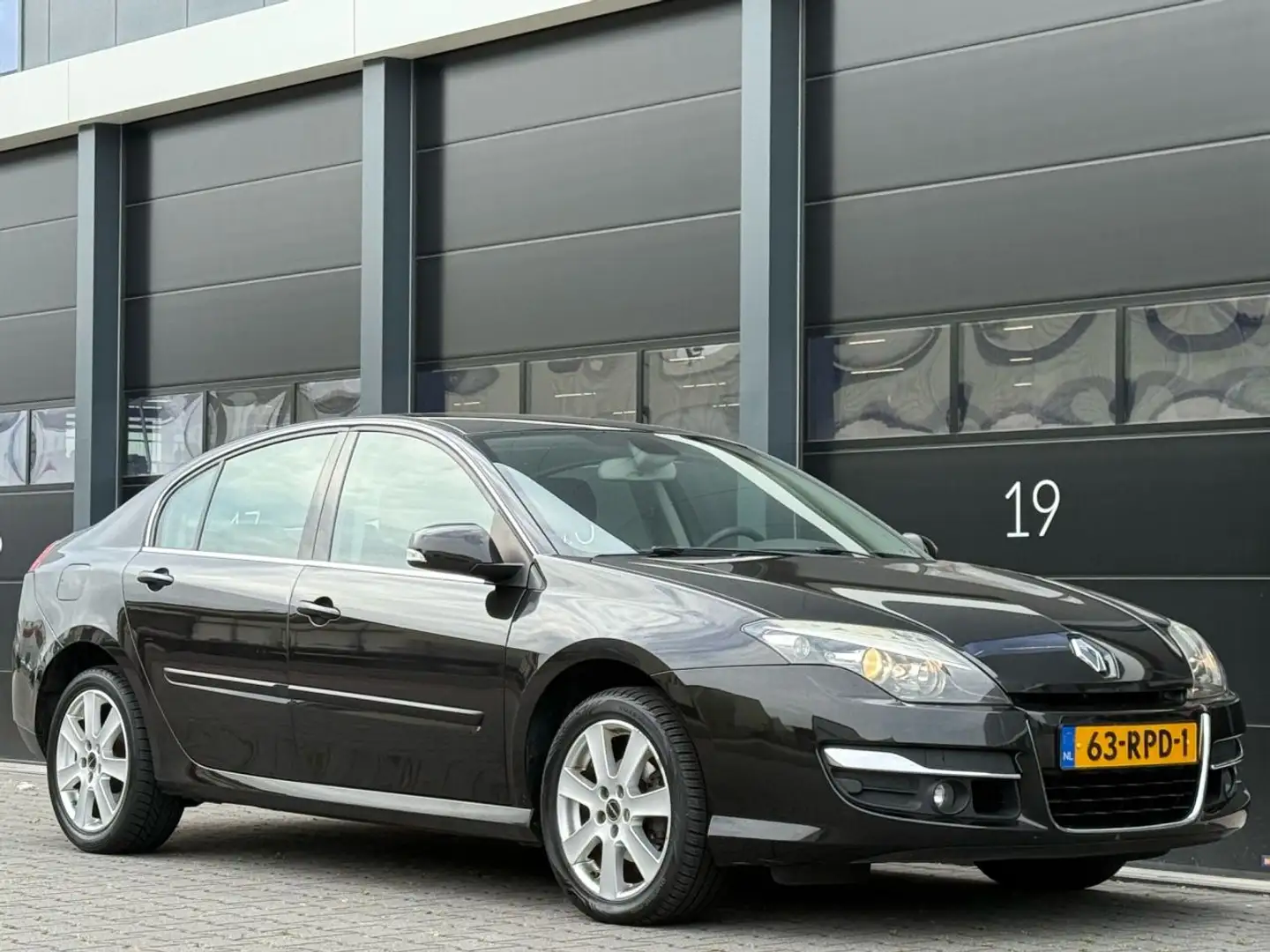Renault Laguna 1.5 dCi Navi Clima PDC Zwart - 2
