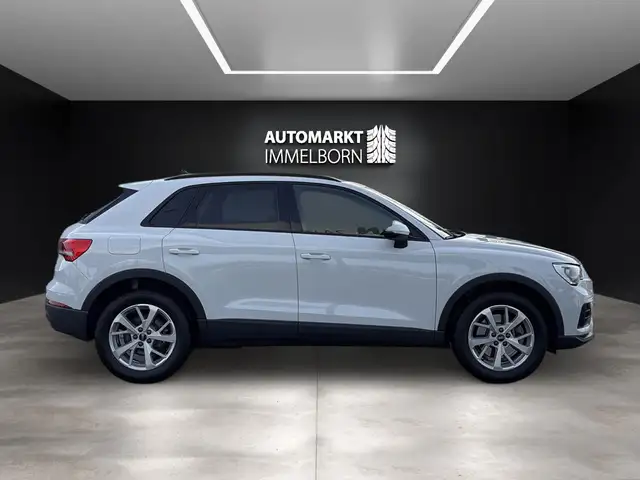 Audi Q3 view 7