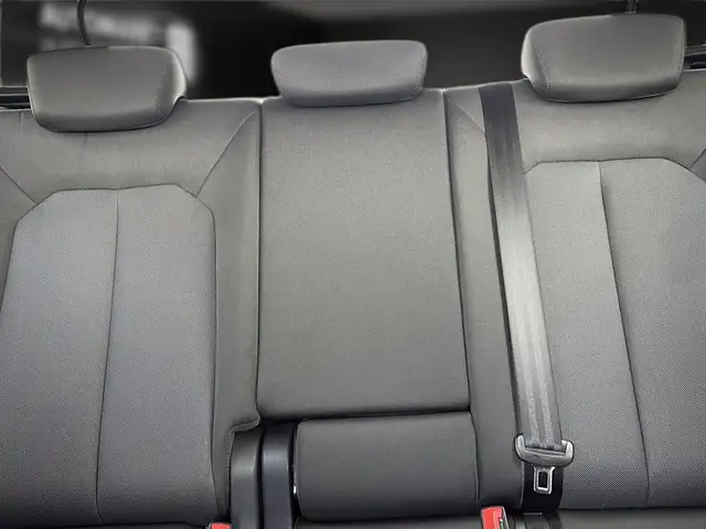 Audi Q3 view 19