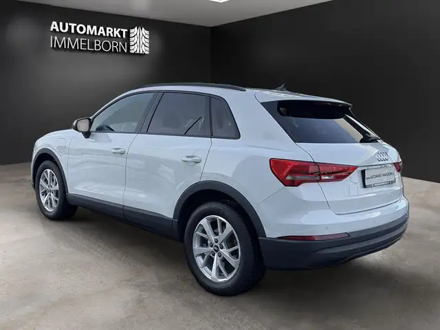 Audi Q3 view 5