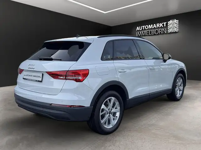Audi Q3 view 6