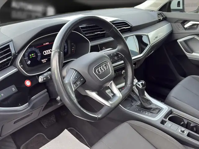 Audi Q3 view 17