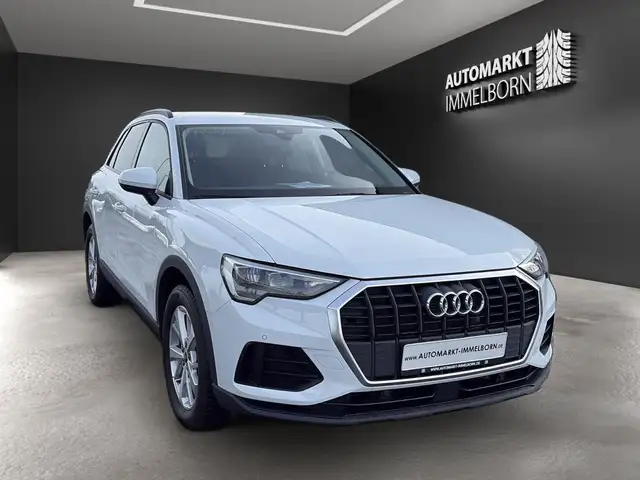 Audi Q3 view 4