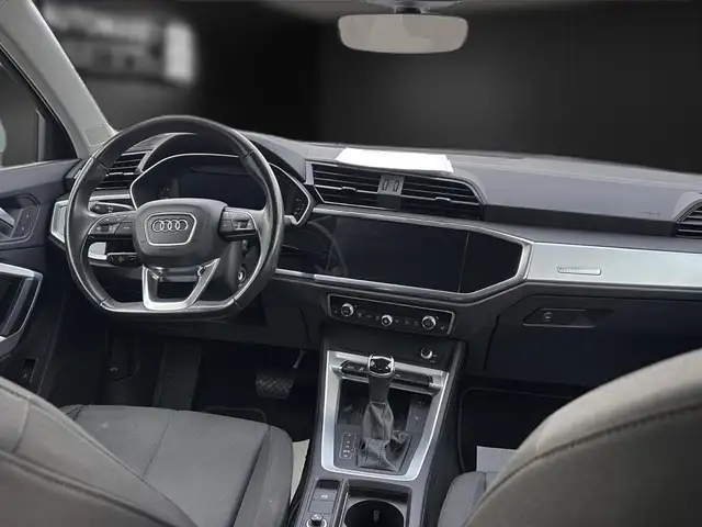 Audi Q3 view 16