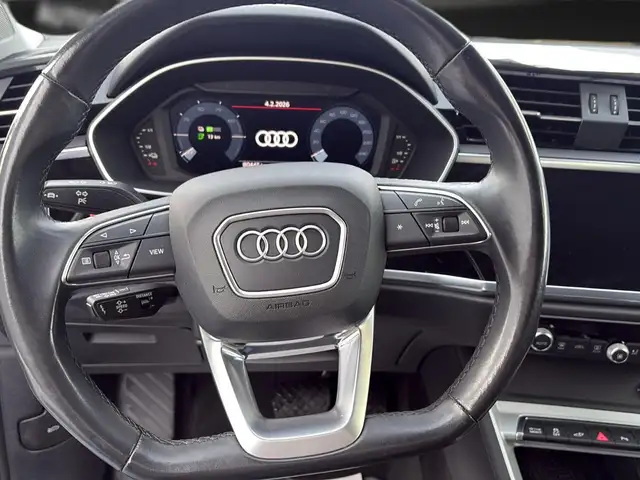 Audi Q3 view 18