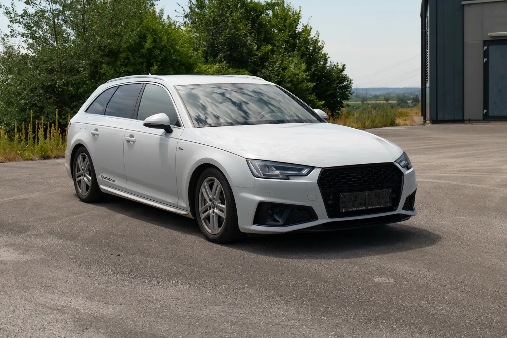 Audi A4 Avant 2,0 TDI S-line Weiß - 1