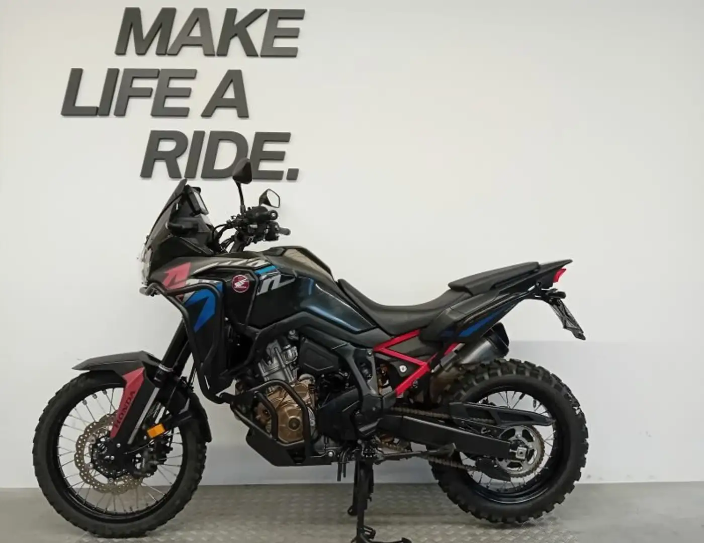 Honda CRF 1100 AFRICA TWIN DCT Šedá - 2