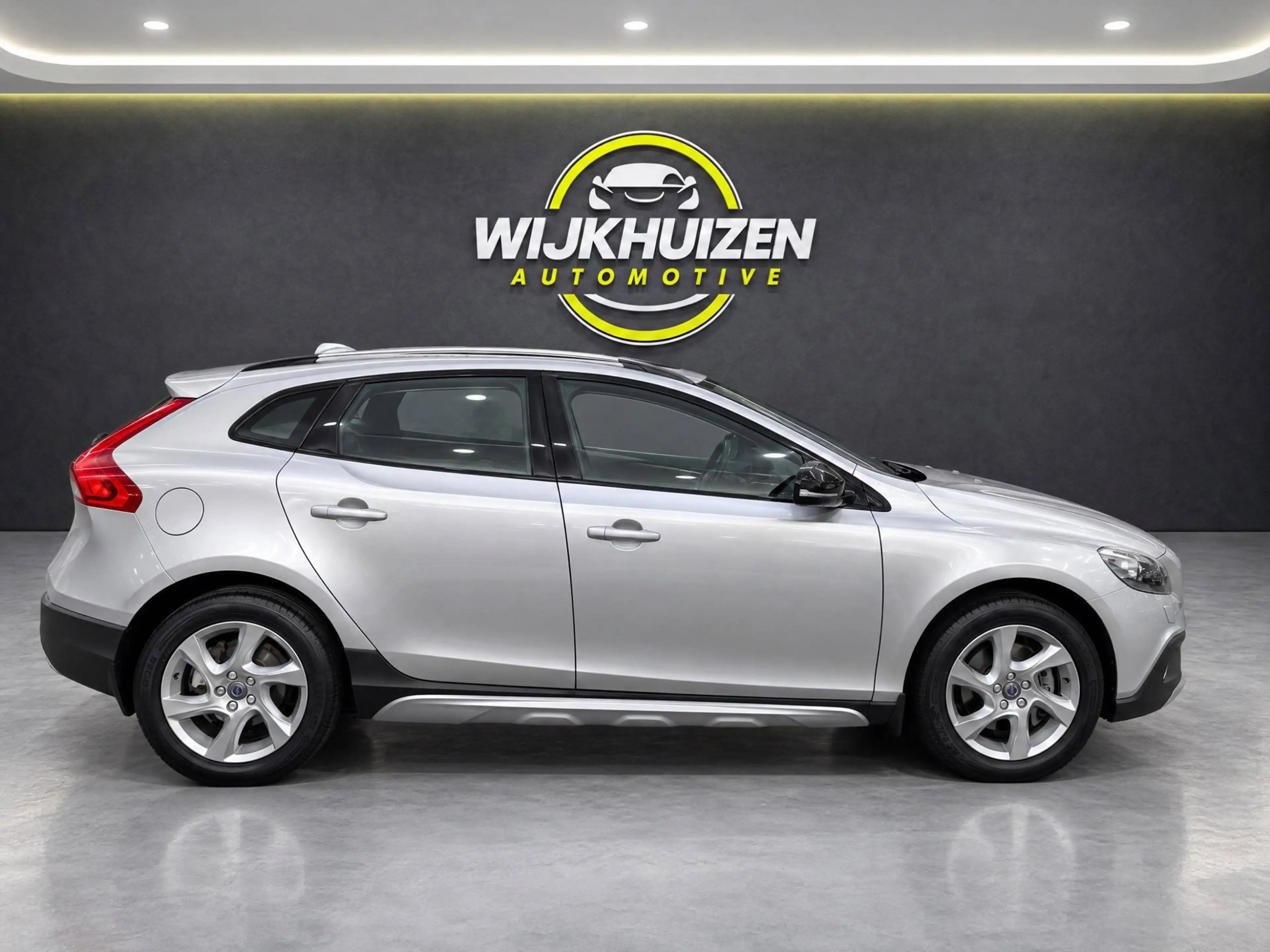 Volvo V40 Cross Country 2.0 T3 Momentum met Climate !!! Cruise !!! Led !!! — photo 3