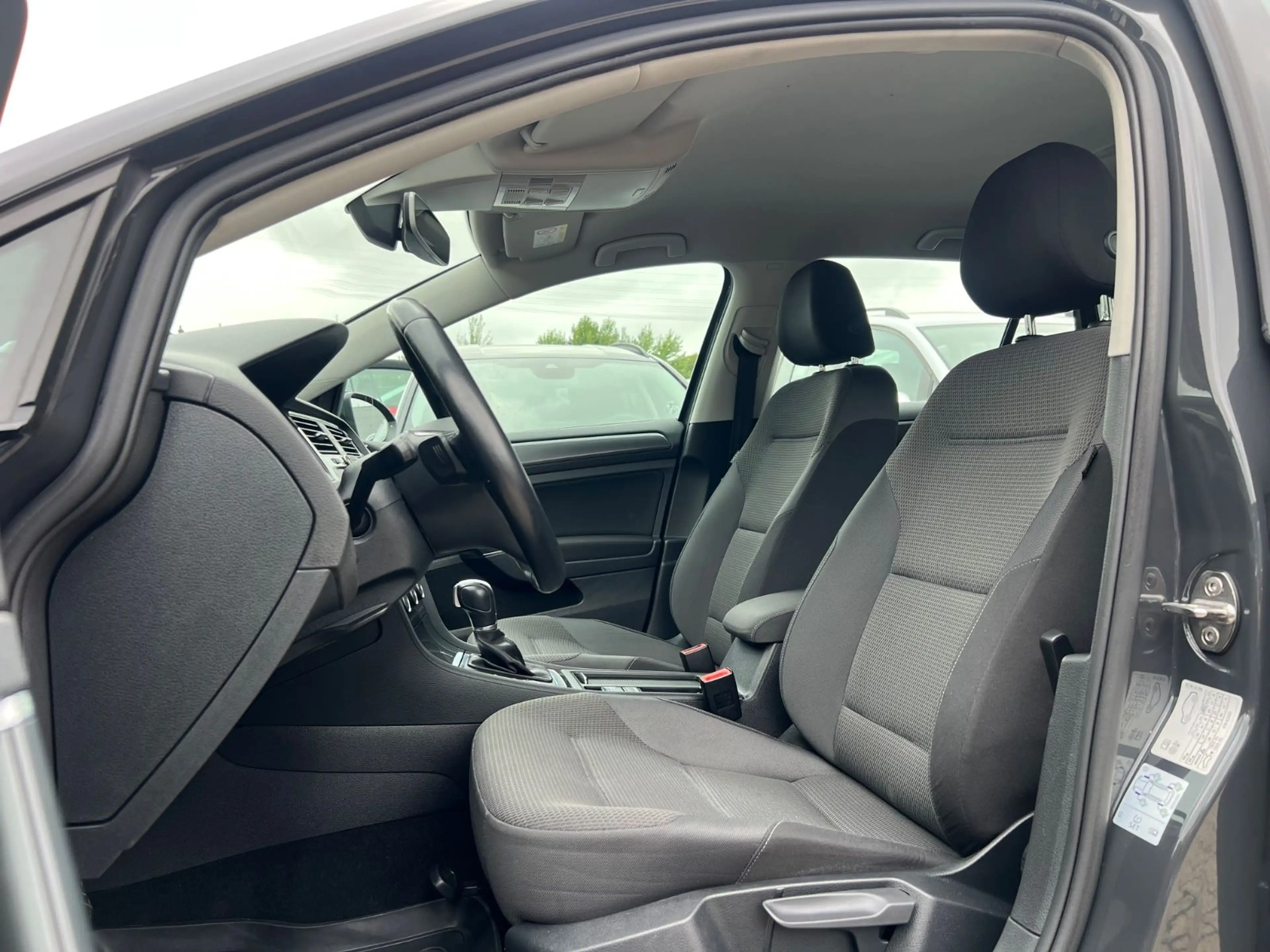 Volkswagen Golf VII Lim. Comfortline DSG*KLIMAAUT*TEMP*SHZ* — photo 5