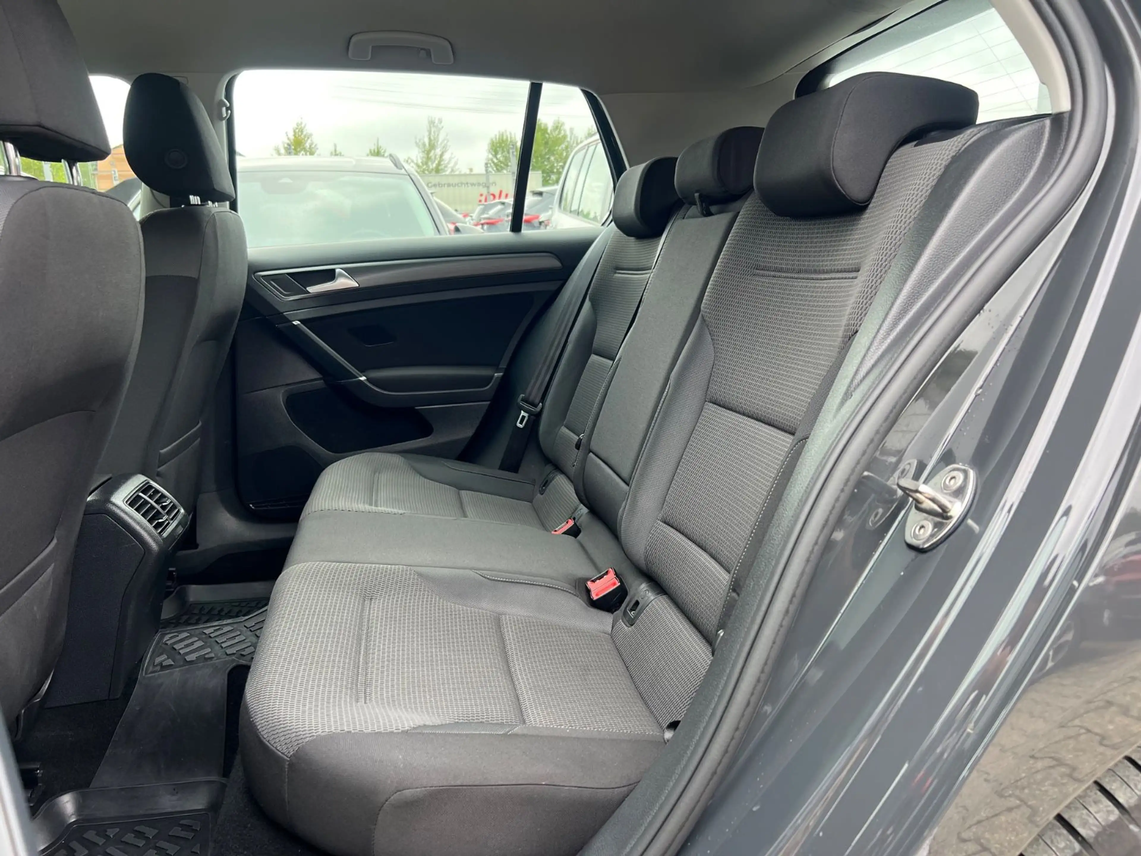 Volkswagen Golf VII Lim. Comfortline DSG*KLIMAAUT*TEMP*SHZ* — photo 4