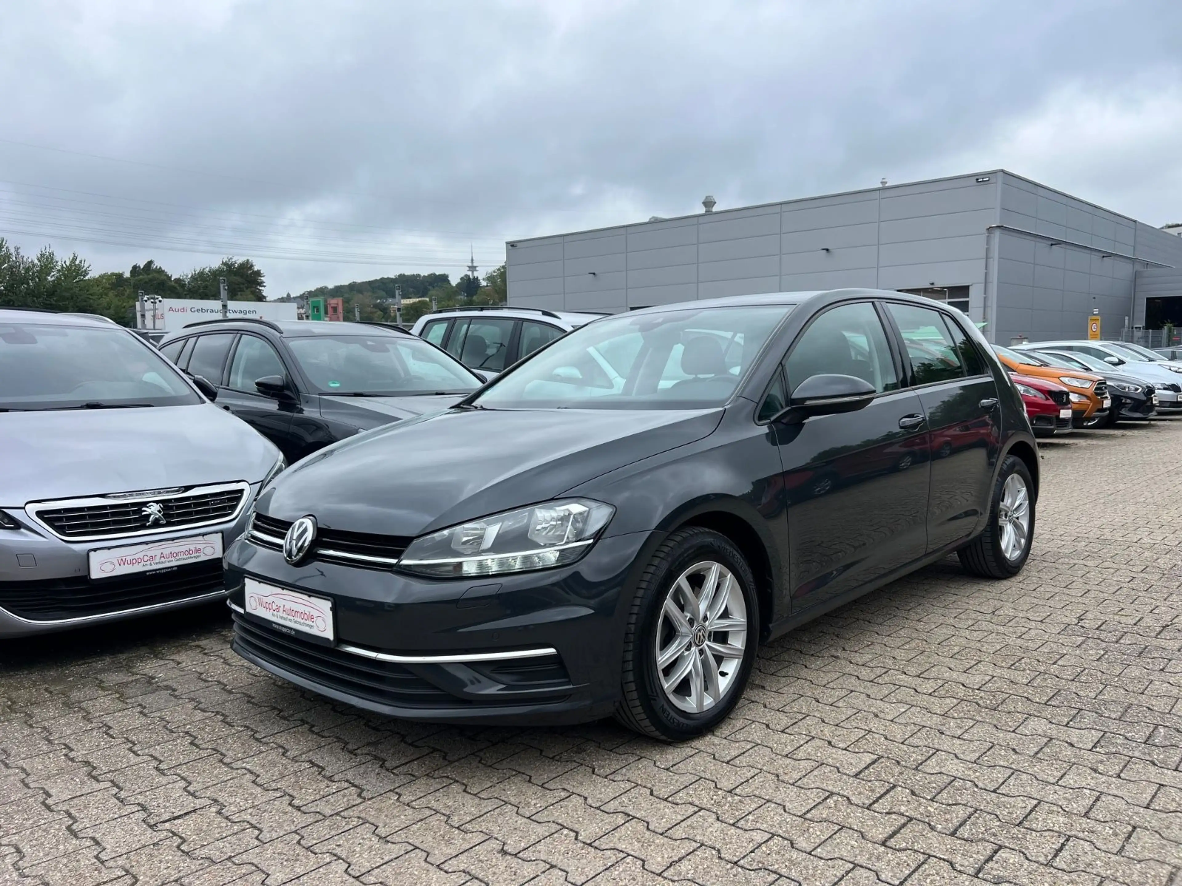 Volkswagen Golf VII Lim. Comfortline DSG*KLIMAAUT*TEMP*SHZ*