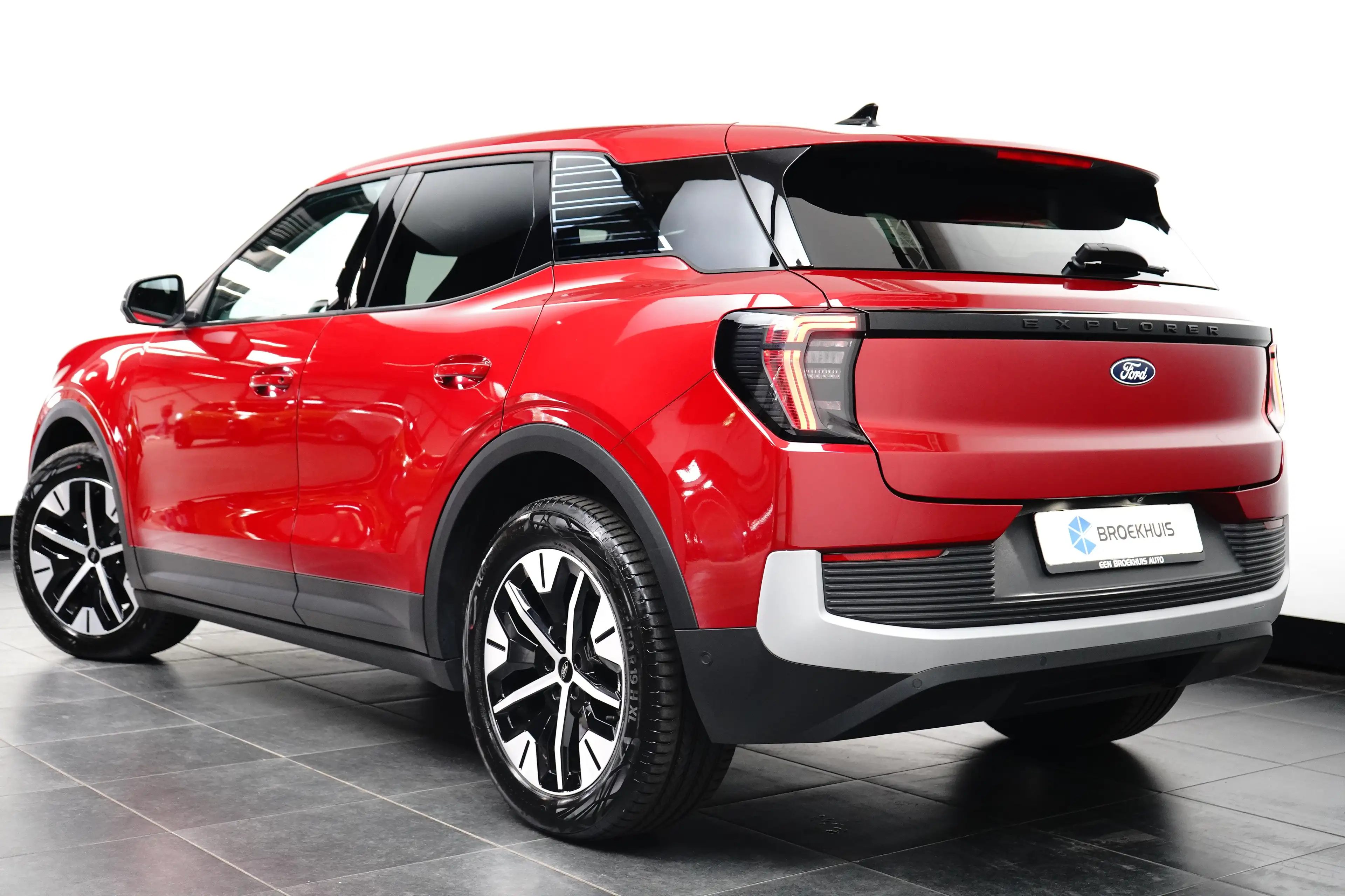 Ford Explorer 79kWh AWD | Comfort Pack 1 & 2 | Driver Assistance — photo 3