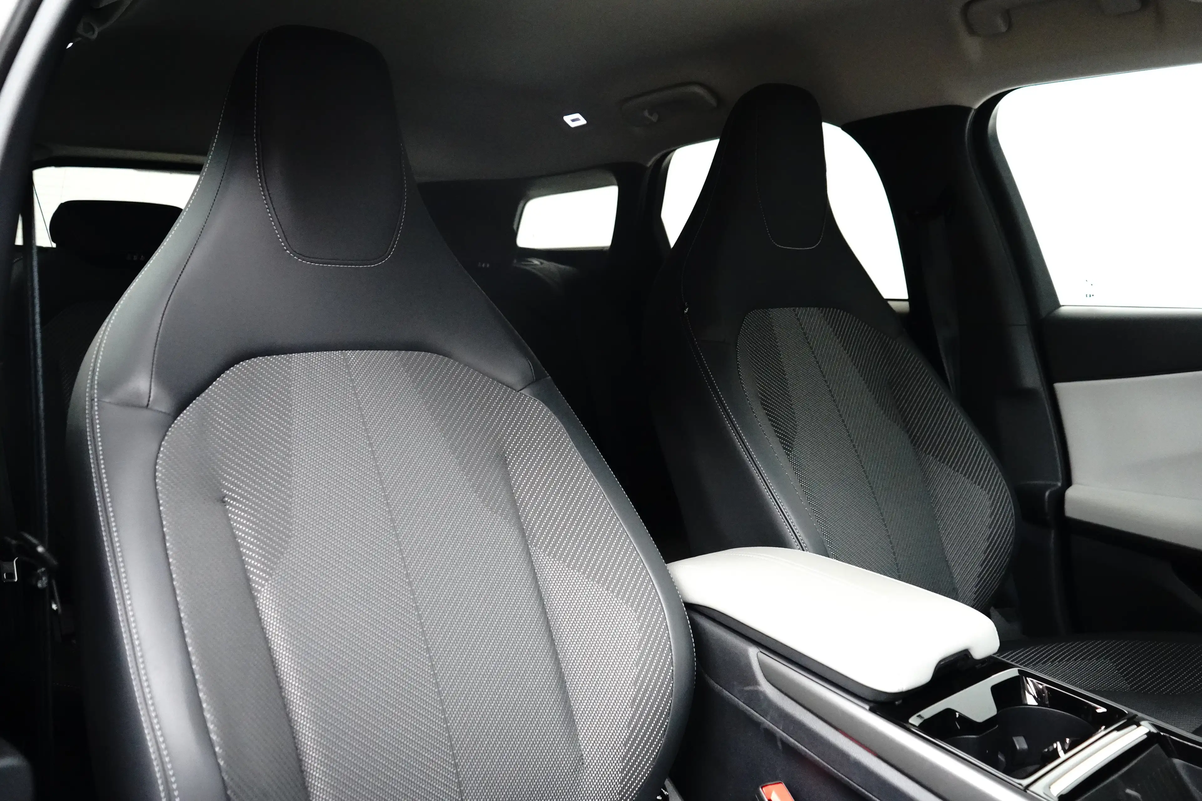 Ford Explorer 79kWh AWD | Comfort Pack 1 & 2 | Driver Assistance — photo 12