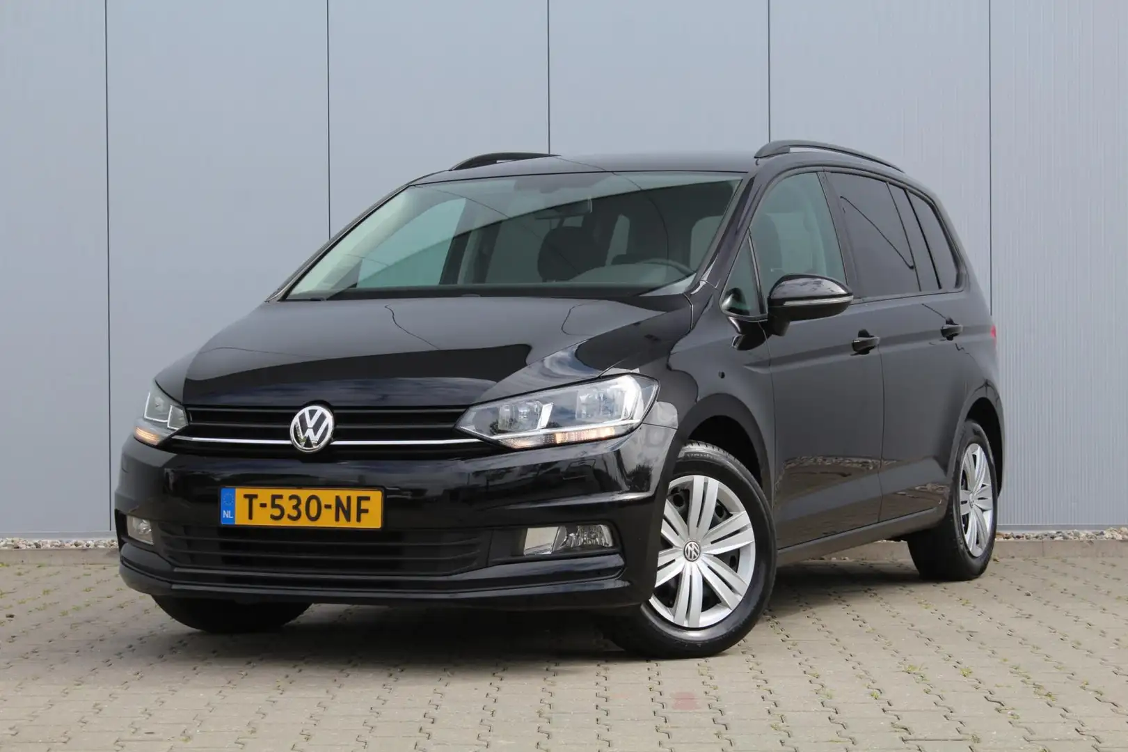 Volkswagen Touran 1.2 TSI Trendline | Navigatie | Stoelverwarming | Zwart - 1