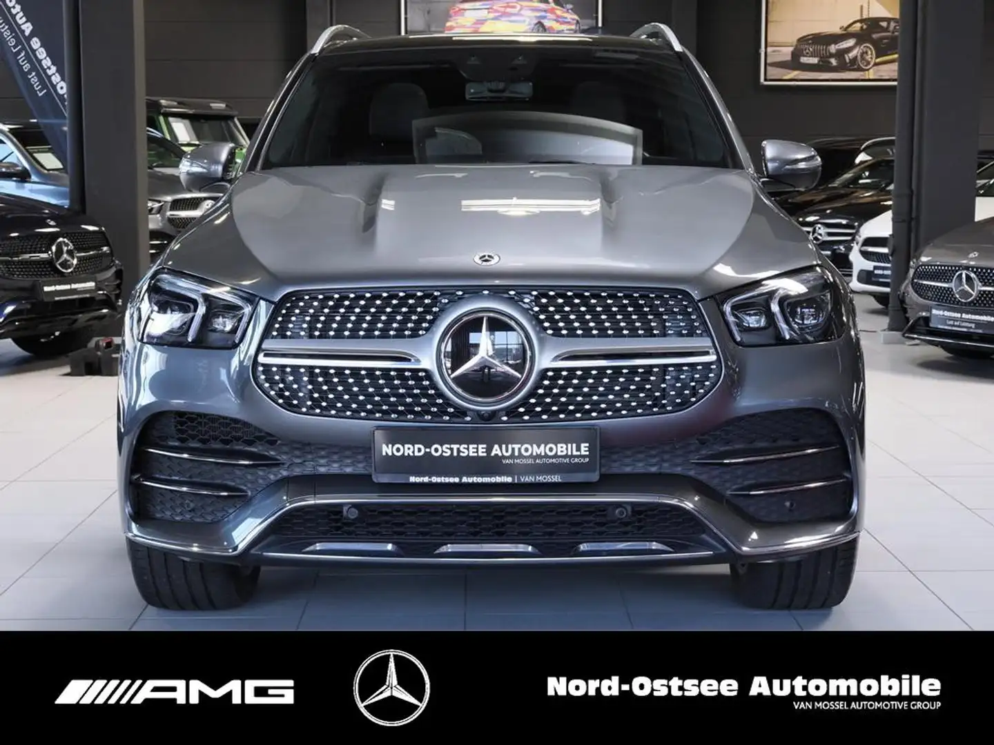 Mercedes-Benz GLE 350 d 4M AMG PANO AHK DISTRO AIRM KEYLESS Grijs - 2