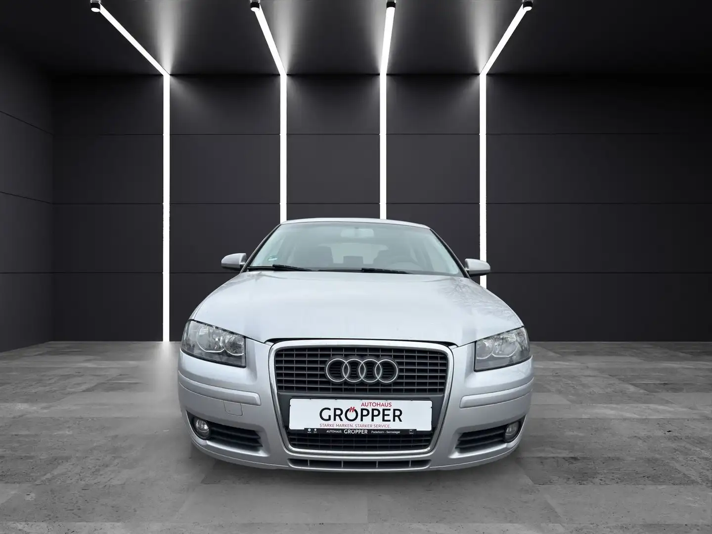 Audi A3 1.6 Attraction Automatik/Klima/neue Allwetter Grijs - 2
