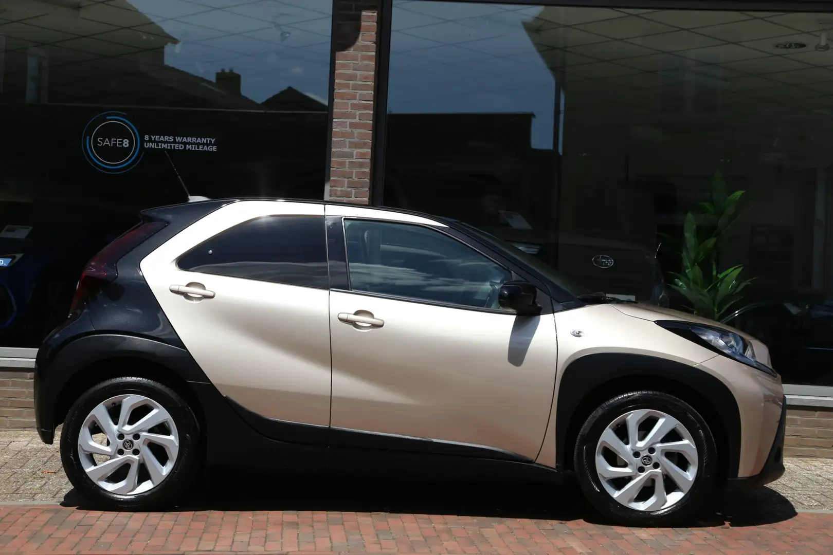 Toyota Aygo X 1.0 VVT-i MT Pulse Carplay Camera ACC 11.000km!! Grijs - 2