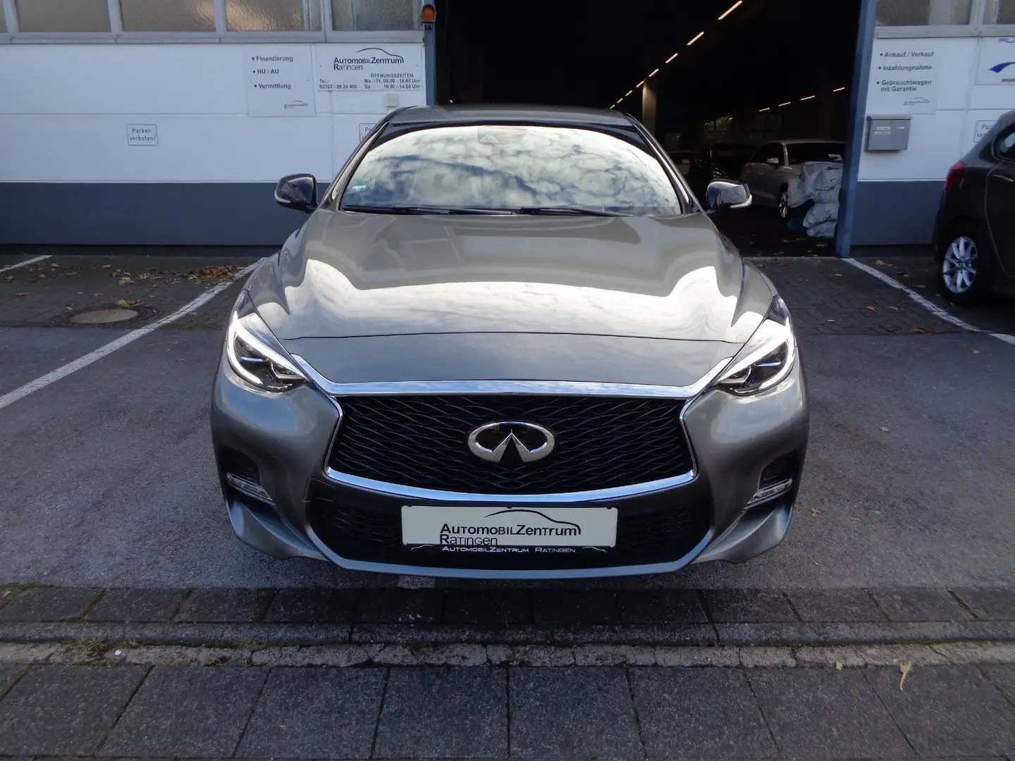 Infiniti Q30 S 2.2 d AWD Sport City Black*LED*NAV*AHK*SPUR siva - 2