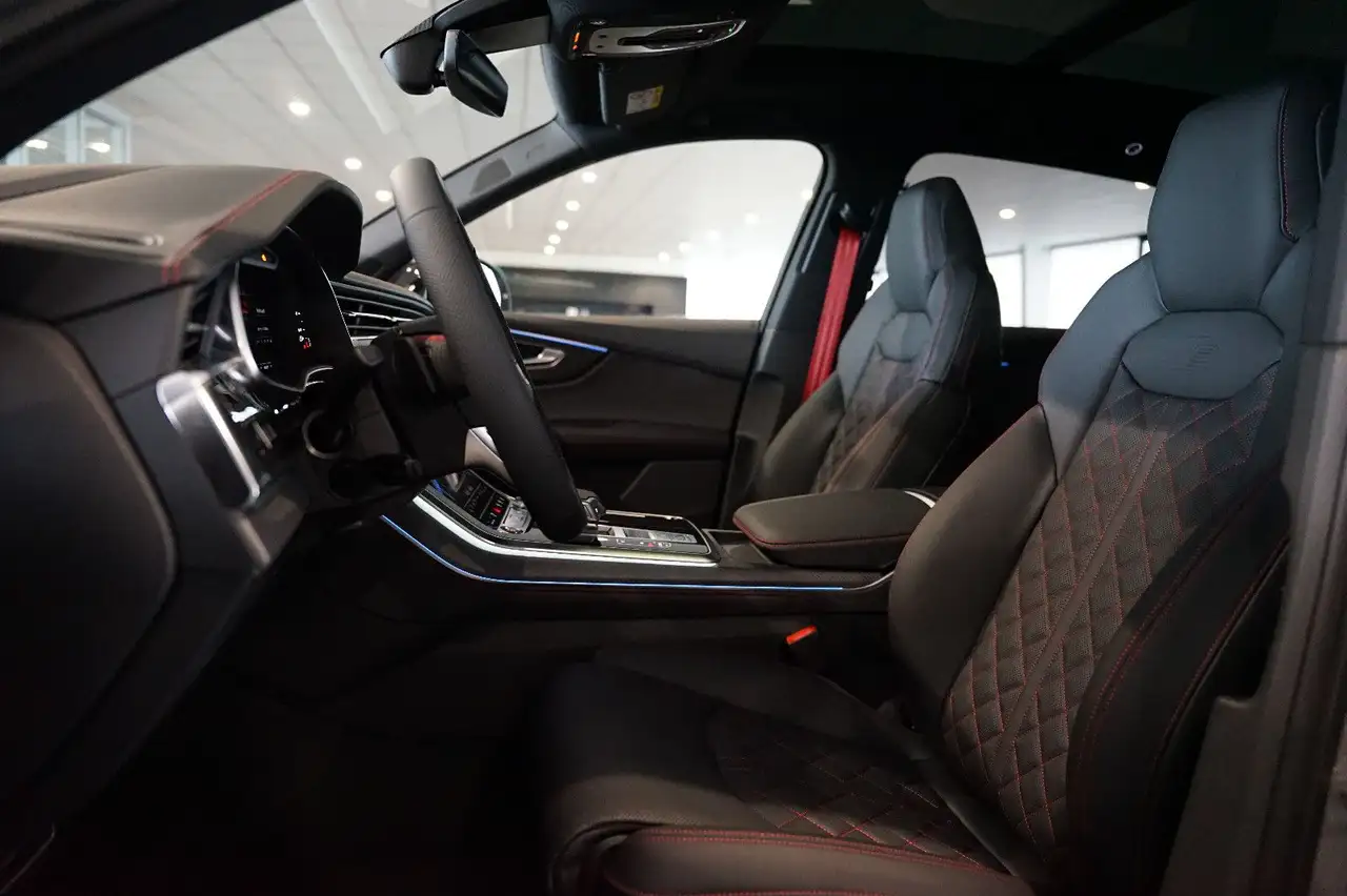 Audi SQ7 TFSI | Pano | Carbon | HuD | B&O | Nardograu 9