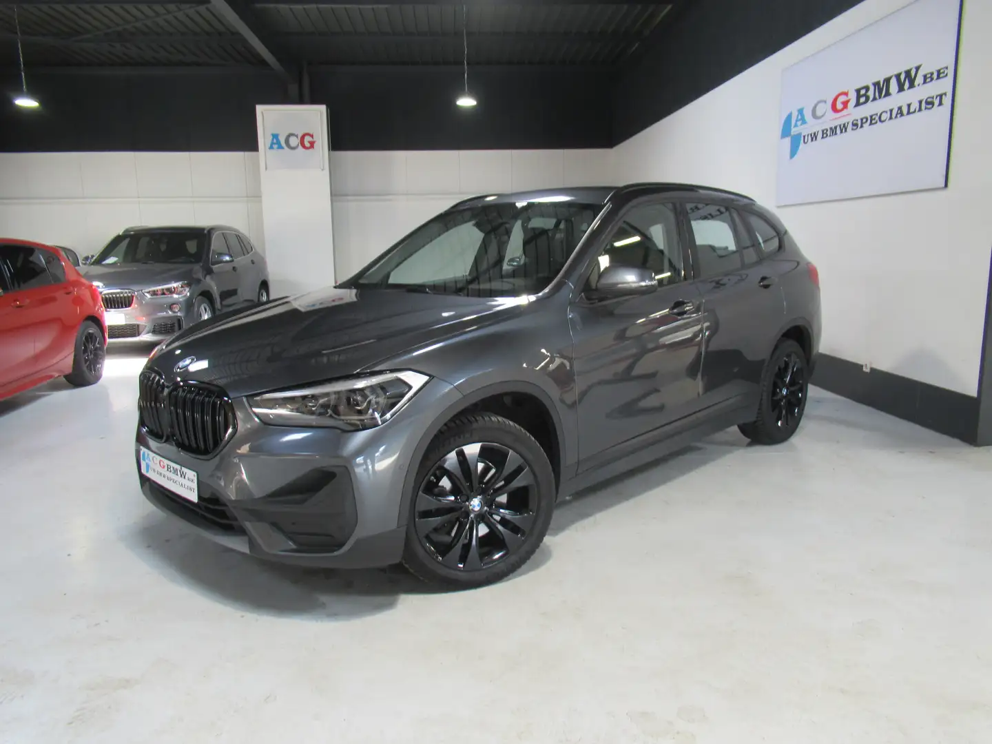 BMW X1 18i Aut SportLine HiFi DAB Shadow Full LED DrivAss Gris - 2