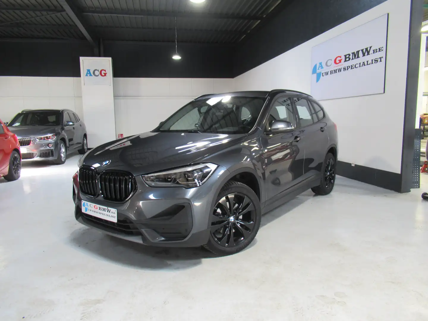 BMW X1 18i Aut SportLine HiFi DAB Shadow Full LED DrivAss Gris - 1