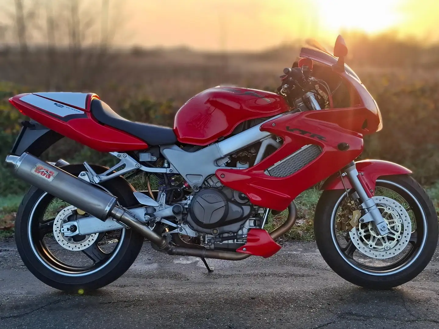 Honda VTR 1000 Piros - 1