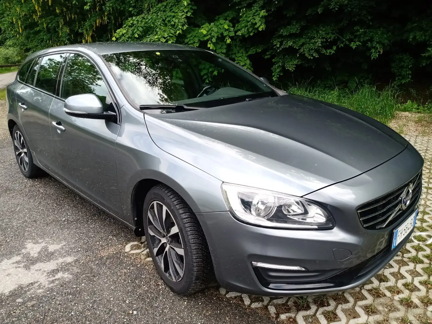 Volvo V60 2.0 D3 Momentum geartronic - 1