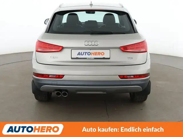 Audi Q3 view 5