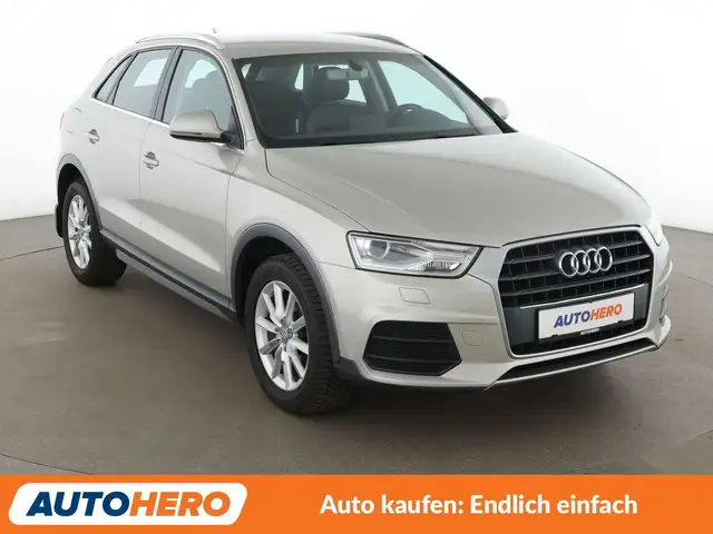 Audi Q3 view 8