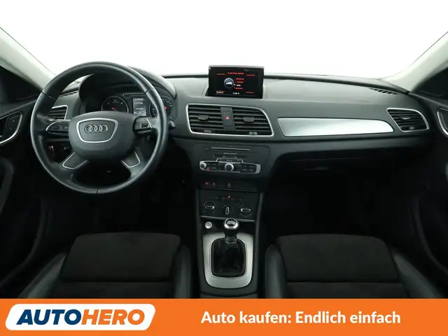 Audi Q3 view 12