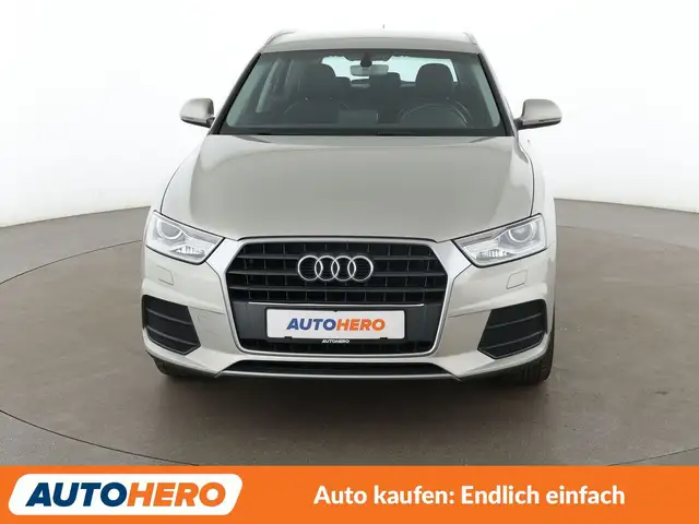Audi Q3 view 9