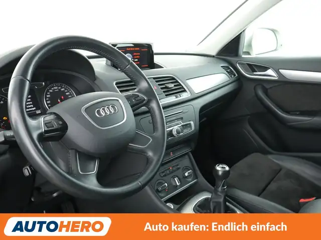 Audi Q3 view 11