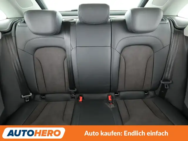 Audi Q3 view 15