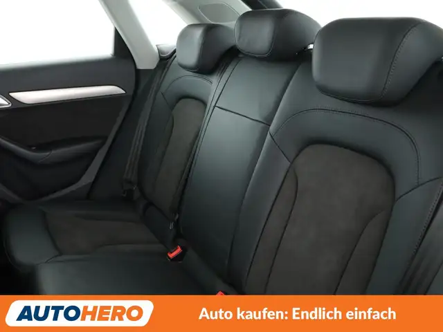 Audi Q3 view 14