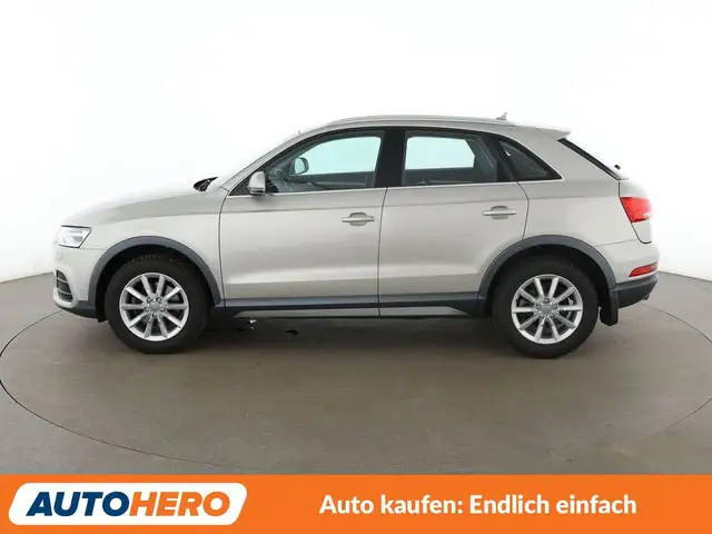 Audi Q3 view 3