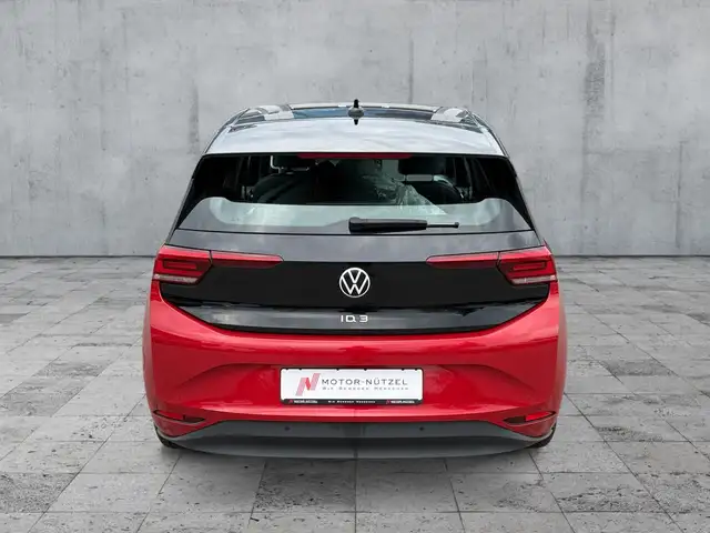 Volkswagen Id.3 view 5